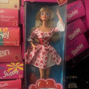 Valentine Sweetheart Barbie Special Edition Doll #14644 New NRFB 1995 Mattel